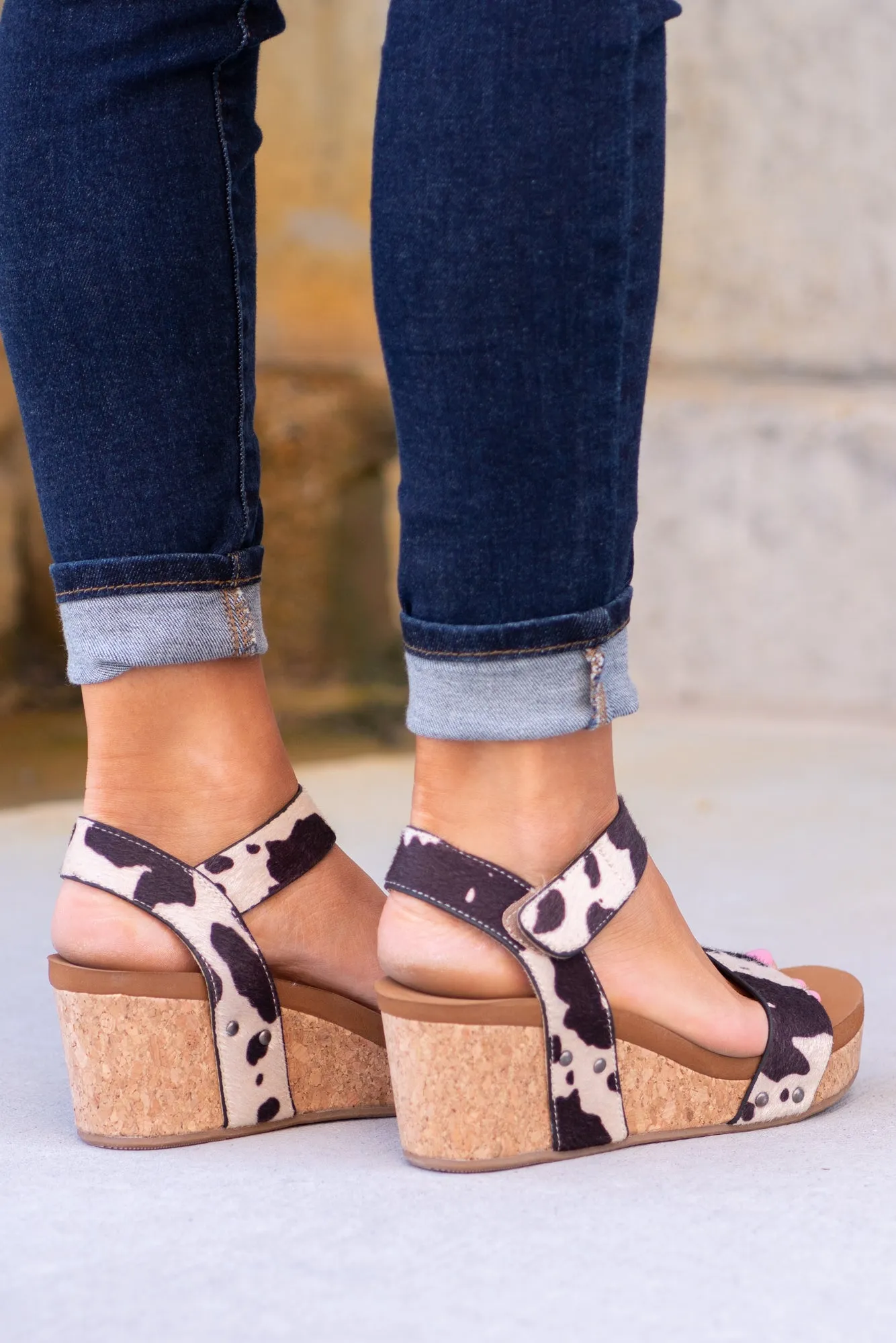 Bonita Wedge Sandals - Cream Black