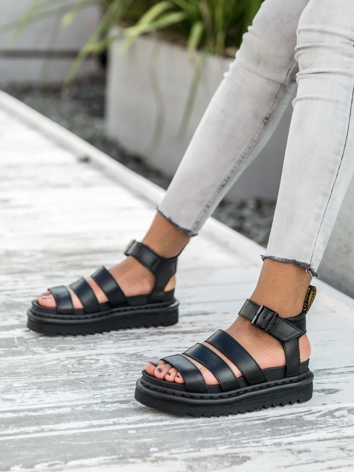 DR. MARTENS BLAIRE SANDAL BLACK BRANDO
