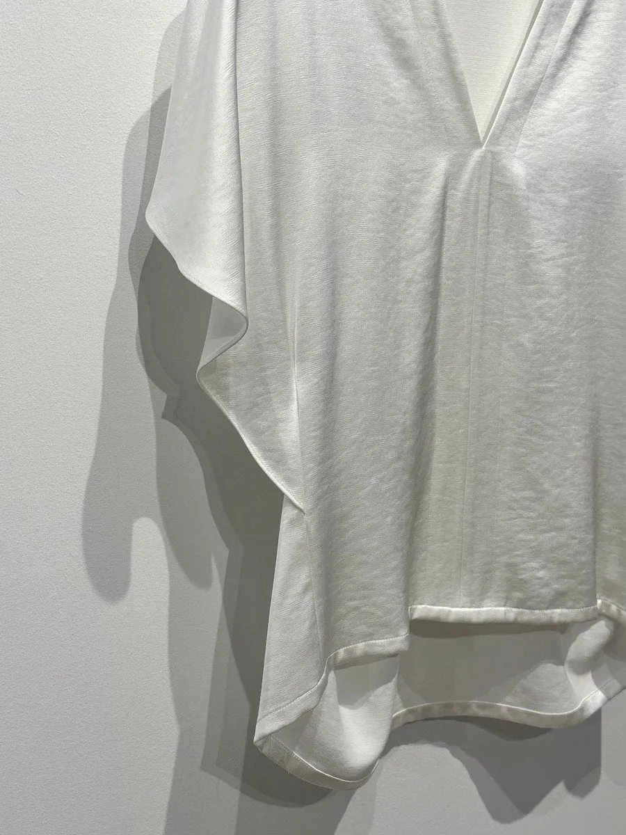 Saint Art New York - Finn V-Neck Charmeuse Top in White